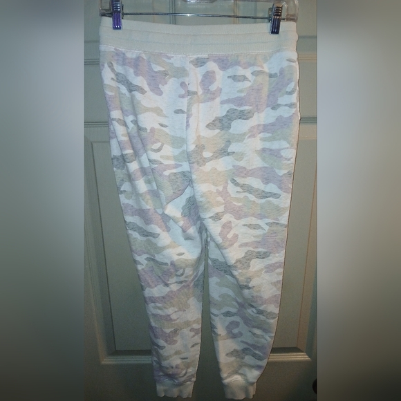 OLd Navy Women's XS Pink and Green Camo Sweat Pants with tie string - Picture 3 of 3